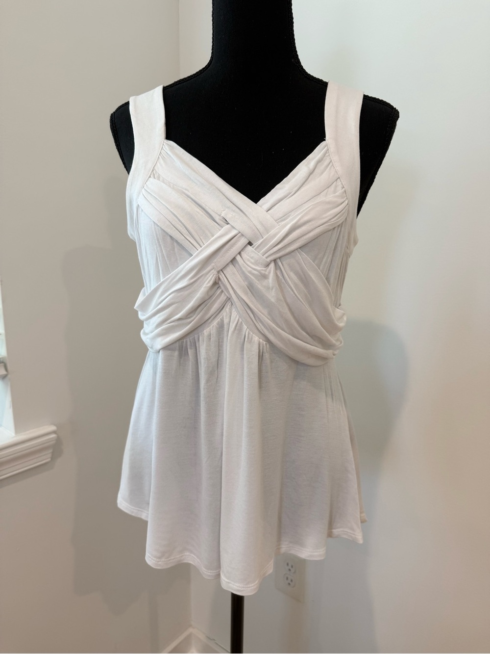 New York & Company White Twisted Front Tank - Medium - NWT